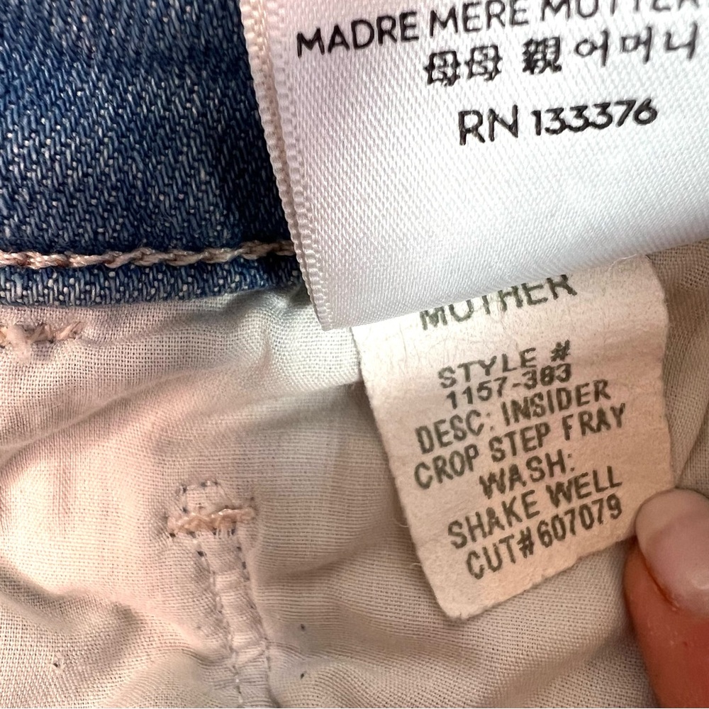 Mother Denim Insider Crop Step Fray Jeans
Shake Well Size 24 - Picture 14 of 16
